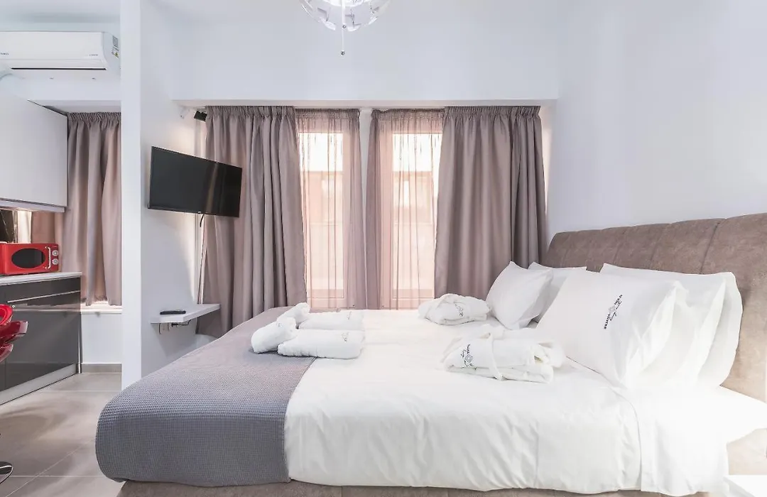 Iguana Gold Luxury Suites 1Min From Ermou Str-1