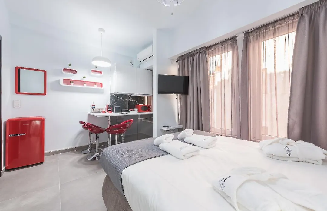 Iguana Gold Luxury Suites 1Min From Ermou Str-1